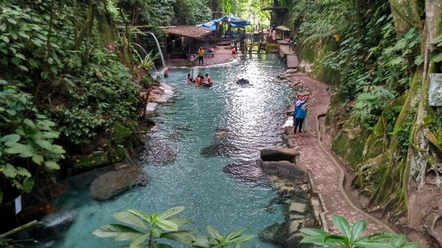 Keindahan Wisata Pemandian Air Bah Butong yang Menyegarkan