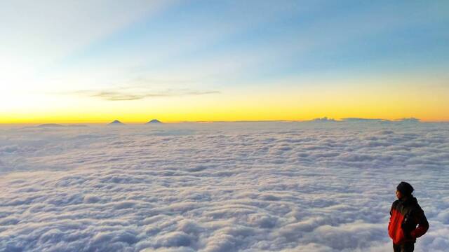 Pesona Destinasi Gunung Sumbing Keindahan Alam di Atas Awan